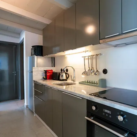 فيلة Leonidionhouses - The Lykoskufi Tirós