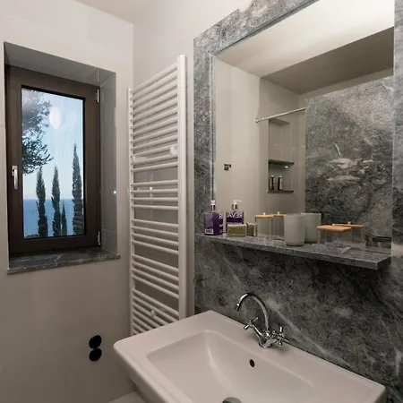 Leonidionhouses - The Lykoskufi Tirós