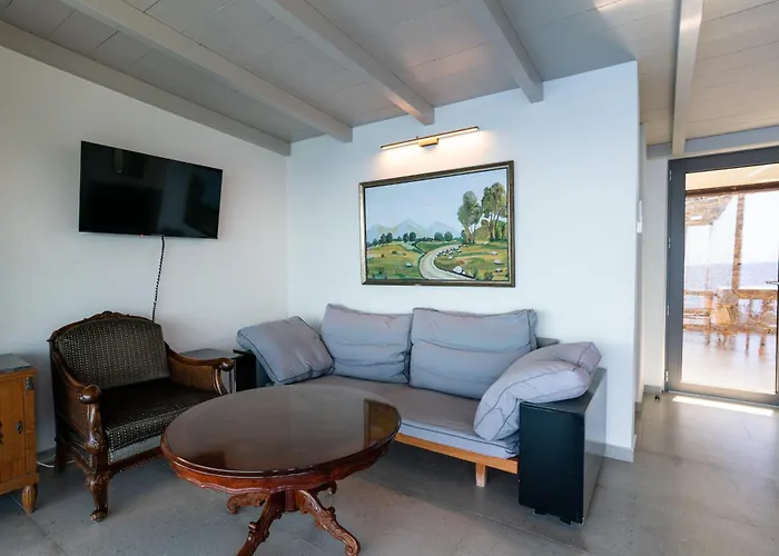 Villa Leonidionhouses - The Lykoskufi Tirós