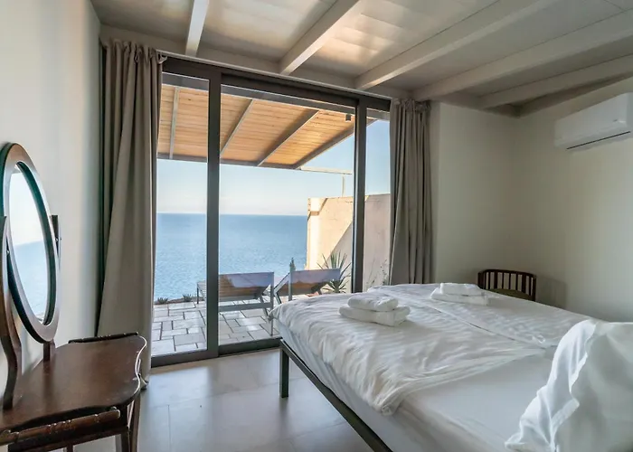 Villa Leonidionhouses - The Lykoskufi Tirós